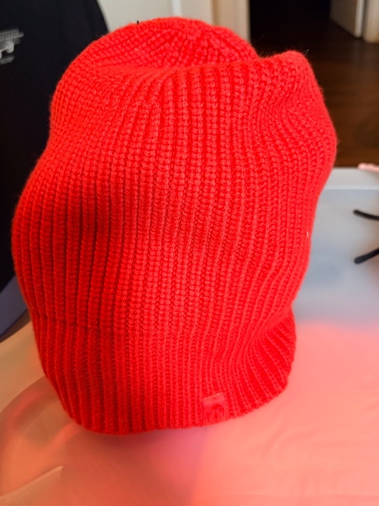 Lululemon Close Fit Wool Blend Ribbed Knit Beanie NWT Color Hot Heat O/S